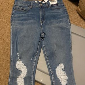 NWT WOMENS SKINNY JEANS SIZE 29